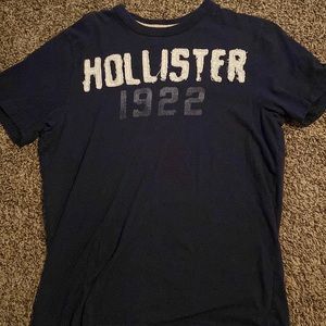 black hollister t-shirt
